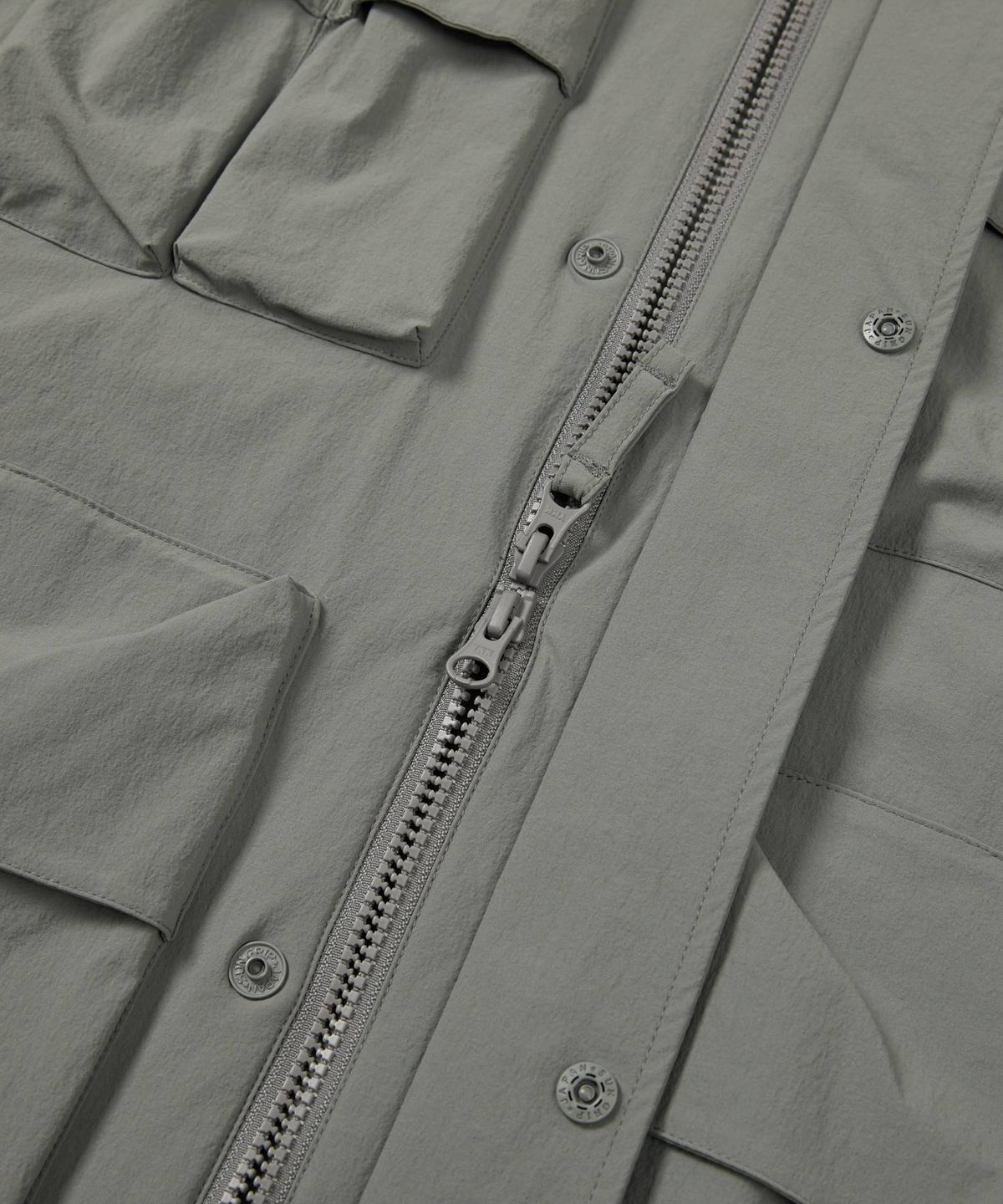 스노우피크 어패럴(SNOWPEAK APPAREL) 루트 유틸리티 바람막이 (S24FMRWB66) Dark Gray
