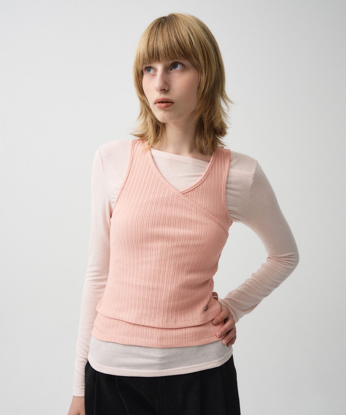 마리떼 프랑소와 저버(MARITHÉ + FRANҪOIS GIRBAUD) W LAYERED SIMPLE LOGO PENDANT SLEEVELESS pink