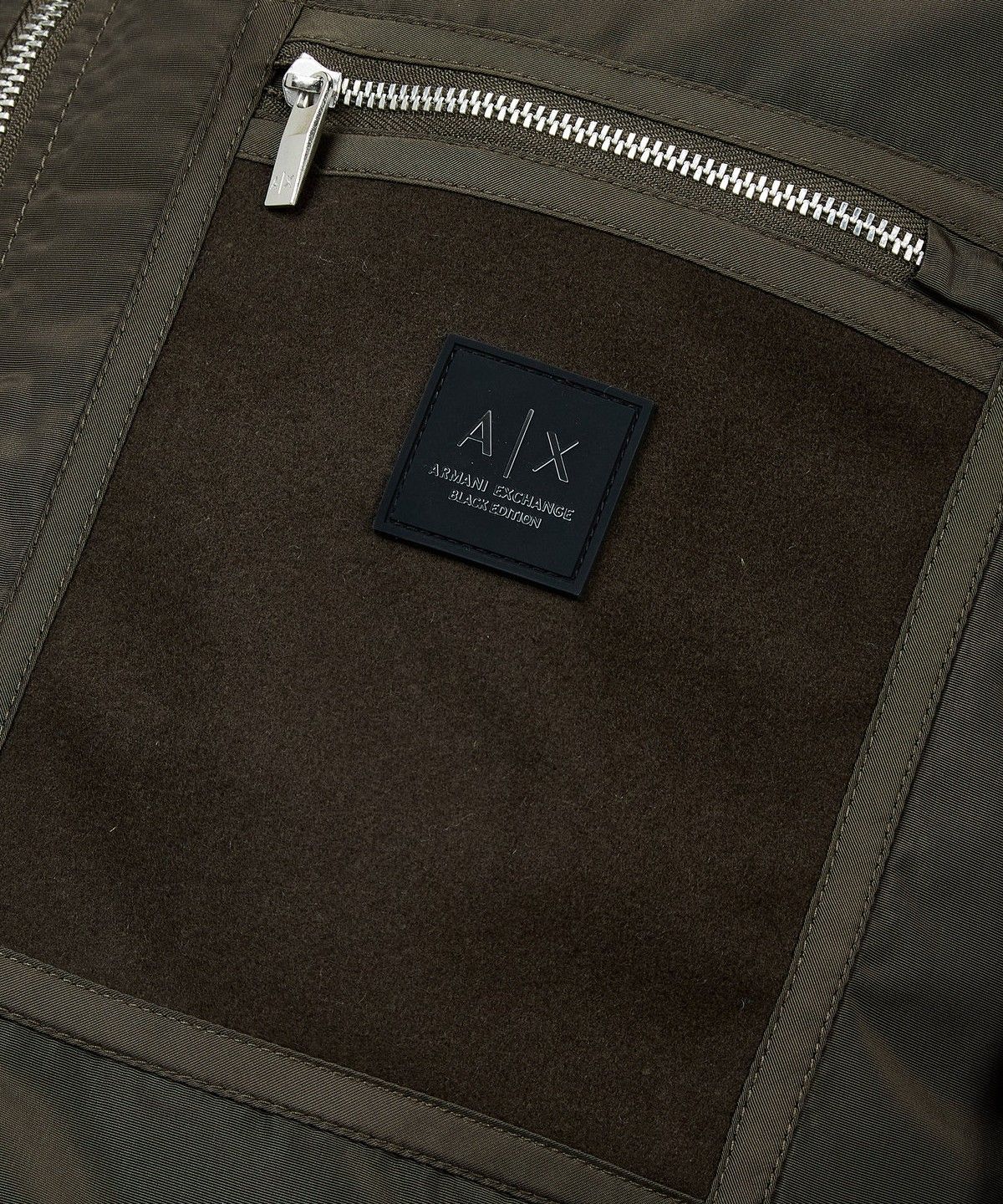 아르마니 익스체인지(ARMANI EXCHANGE) 남성 사이드 슬릿 폴리 자켓_올리브 A414310034