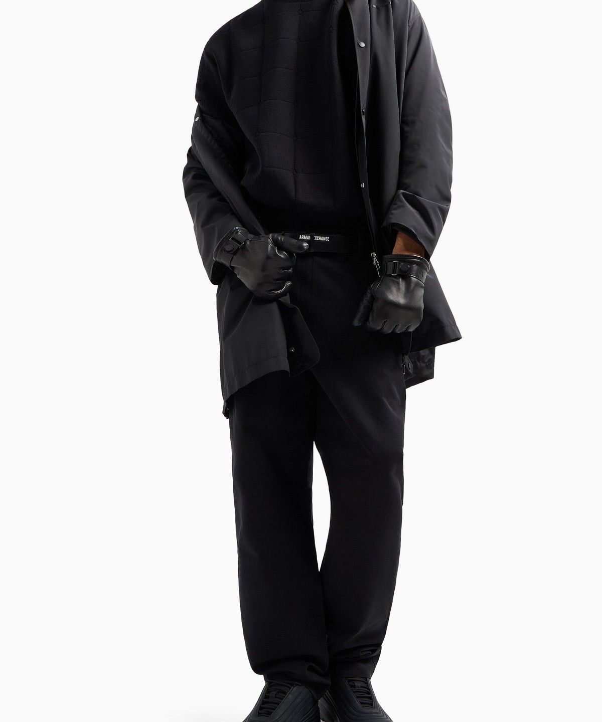 아르마니 익스체인지(ARMANI EXCHANGE) 남성 로고 플레이트 텍스처드 팬츠_블랙 A414342008