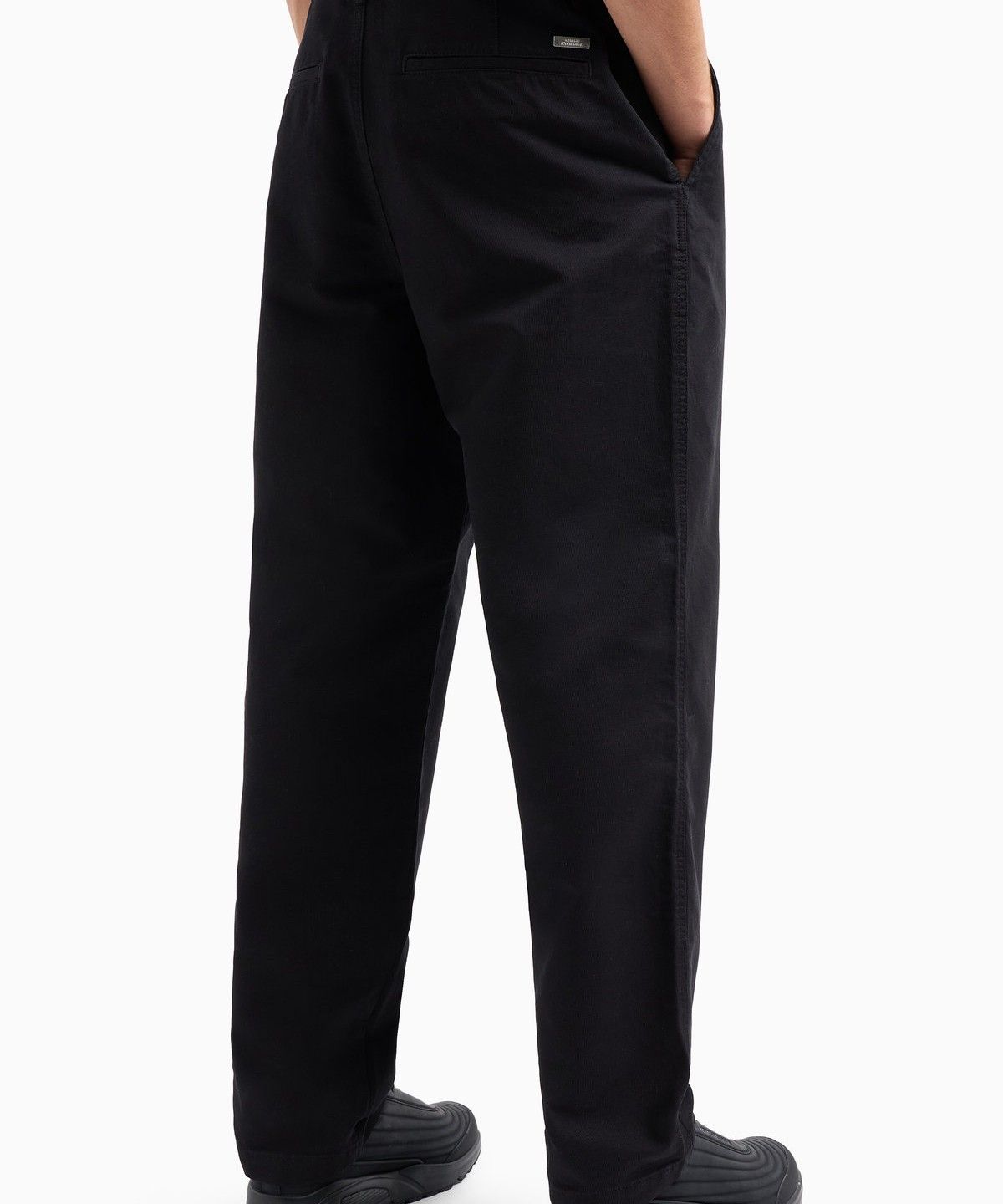아르마니 익스체인지(ARMANI EXCHANGE) 남성 로고 플레이트 텍스처드 팬츠_블랙 A414342008