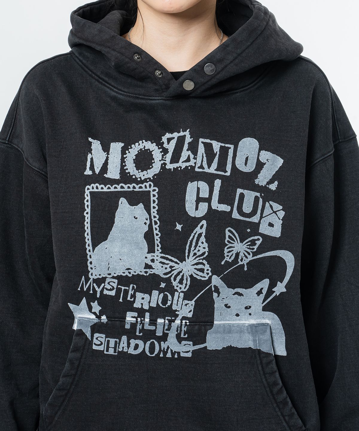 모즈모즈(MOZMOZ) 테리 기모 피그먼트 미스터리캣 오버핏 후드 블랙