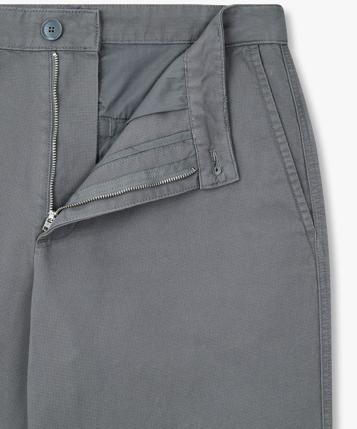 아르마니 익스체인지(ARMANI EXCHANGE) 남성 로고 플레이트 텍스처드 팬츠_다크 그레이 A414342009