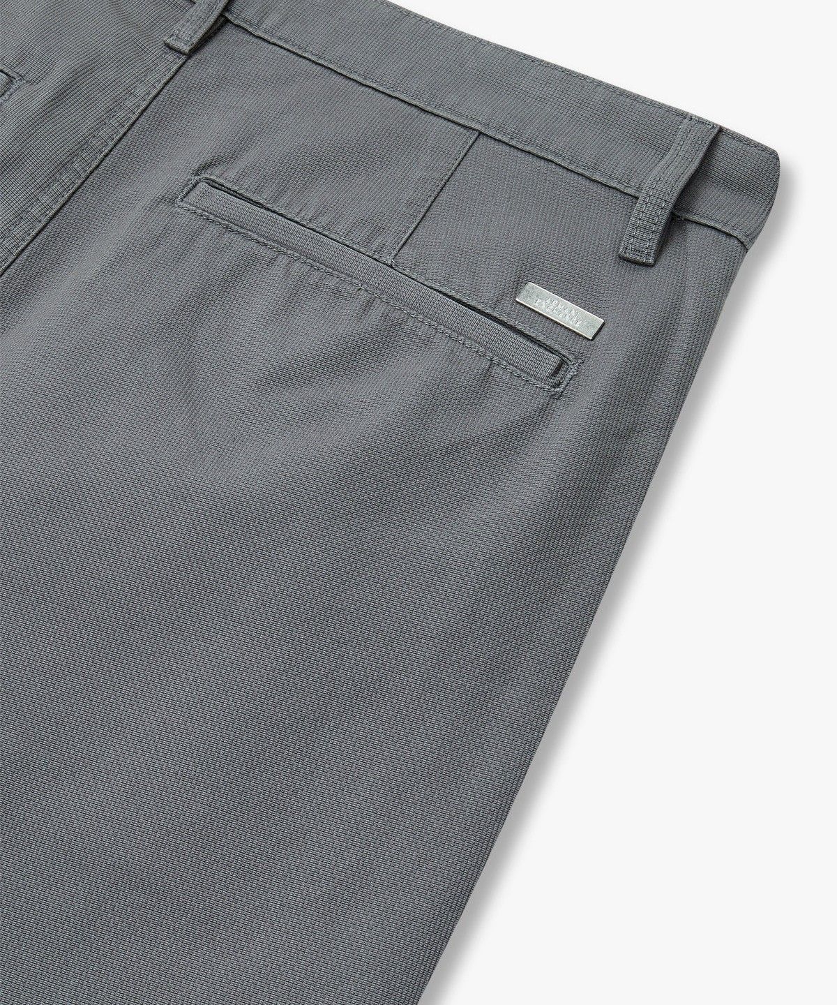 아르마니 익스체인지(ARMANI EXCHANGE) 남성 로고 플레이트 텍스처드 팬츠_다크 그레이 A414342009