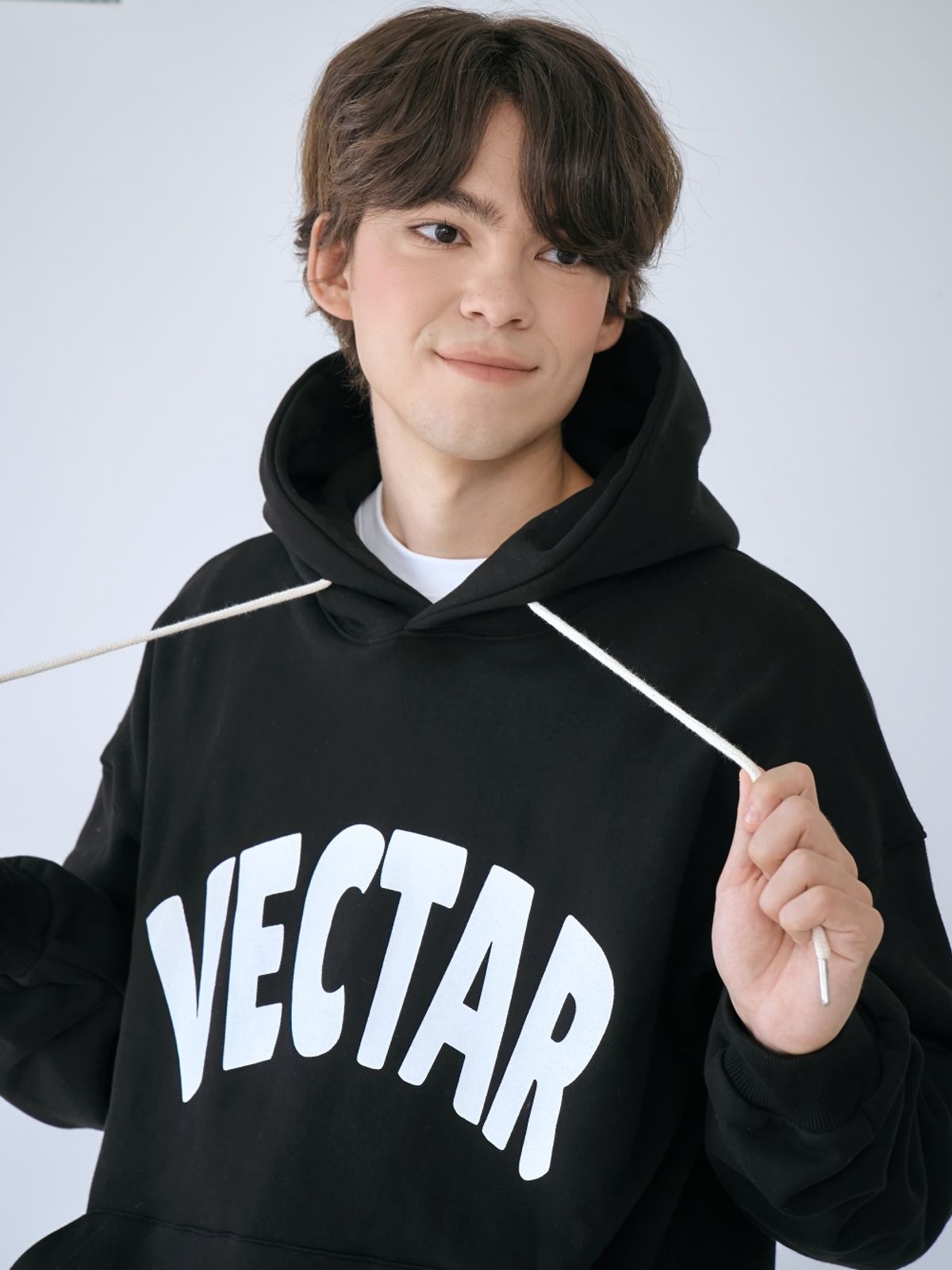 벡타르(VECTAR.) 아치 로고 후드 - 블랙