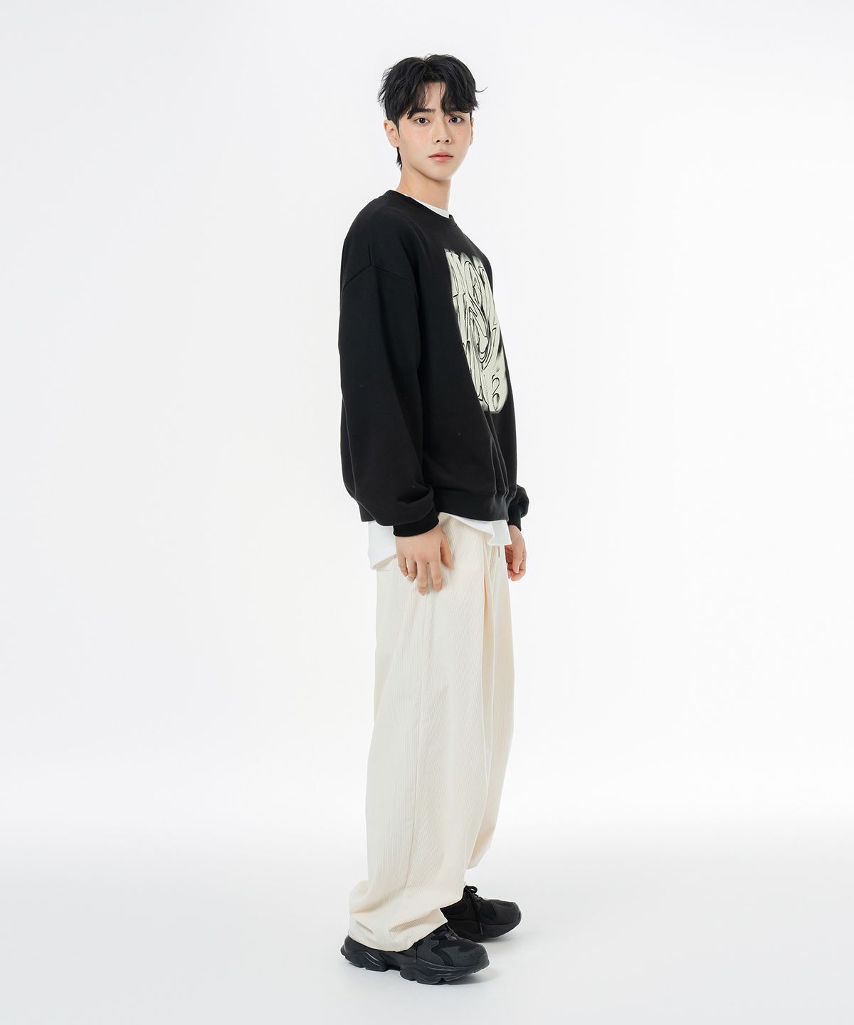 모즈모즈(MOZMOZ) [SET] 카오스 코듀로이 오버핏 맨투맨 셋업 블랙