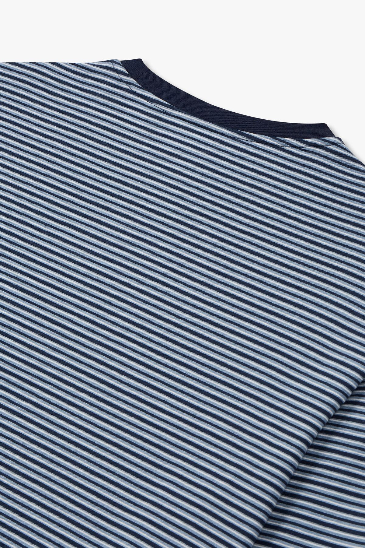 엠포리오 아르마니 언더웨어(EMPORIO ARMANI UNDERWEAR) 남성 스트라이프 패턴 라운지 티셔츠_마린 0814336006