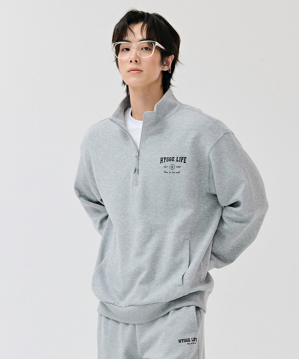 체이스컬트(CHASECULT) 남성 에센셜 레터링 반집업 티셔츠-그레이