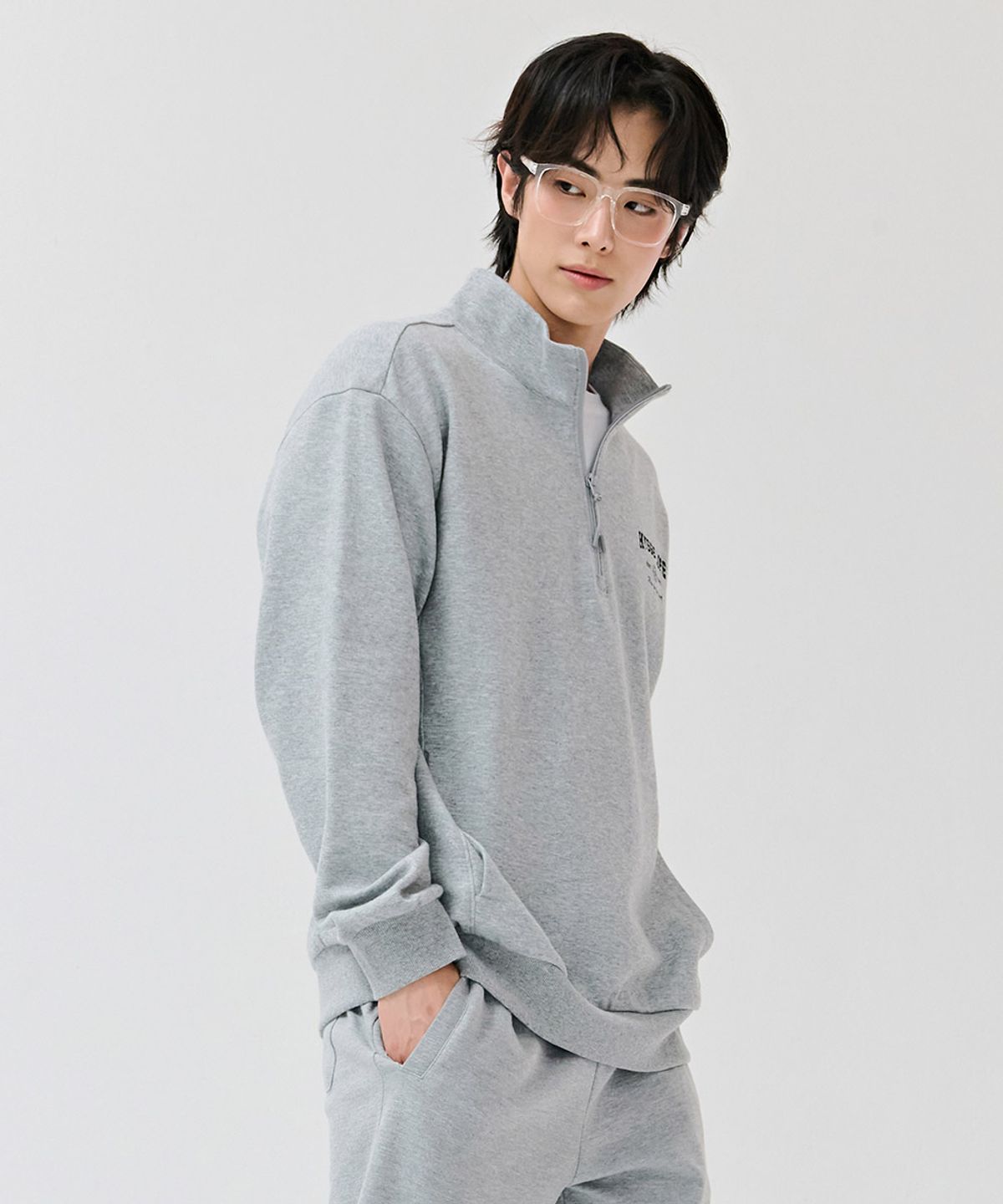 체이스컬트(CHASECULT) 남성 에센셜 레터링 반집업 티셔츠-그레이