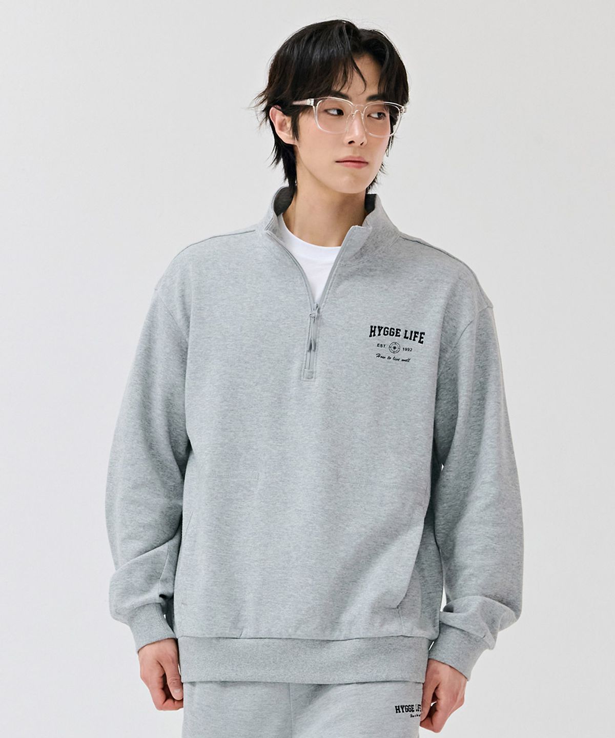 체이스컬트(CHASECULT) 남성 에센셜 레터링 반집업 티셔츠-그레이