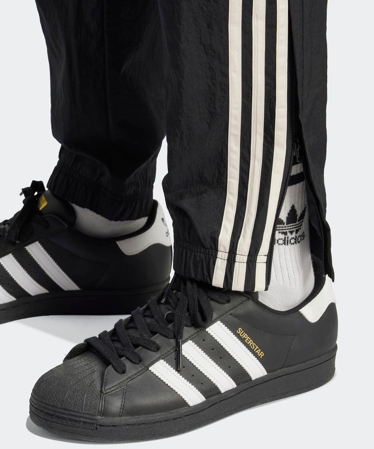 아디다스(ADIDAS) 맨체스터 유나이티드 트랙 팬츠- 블랙:레드 / IS6527