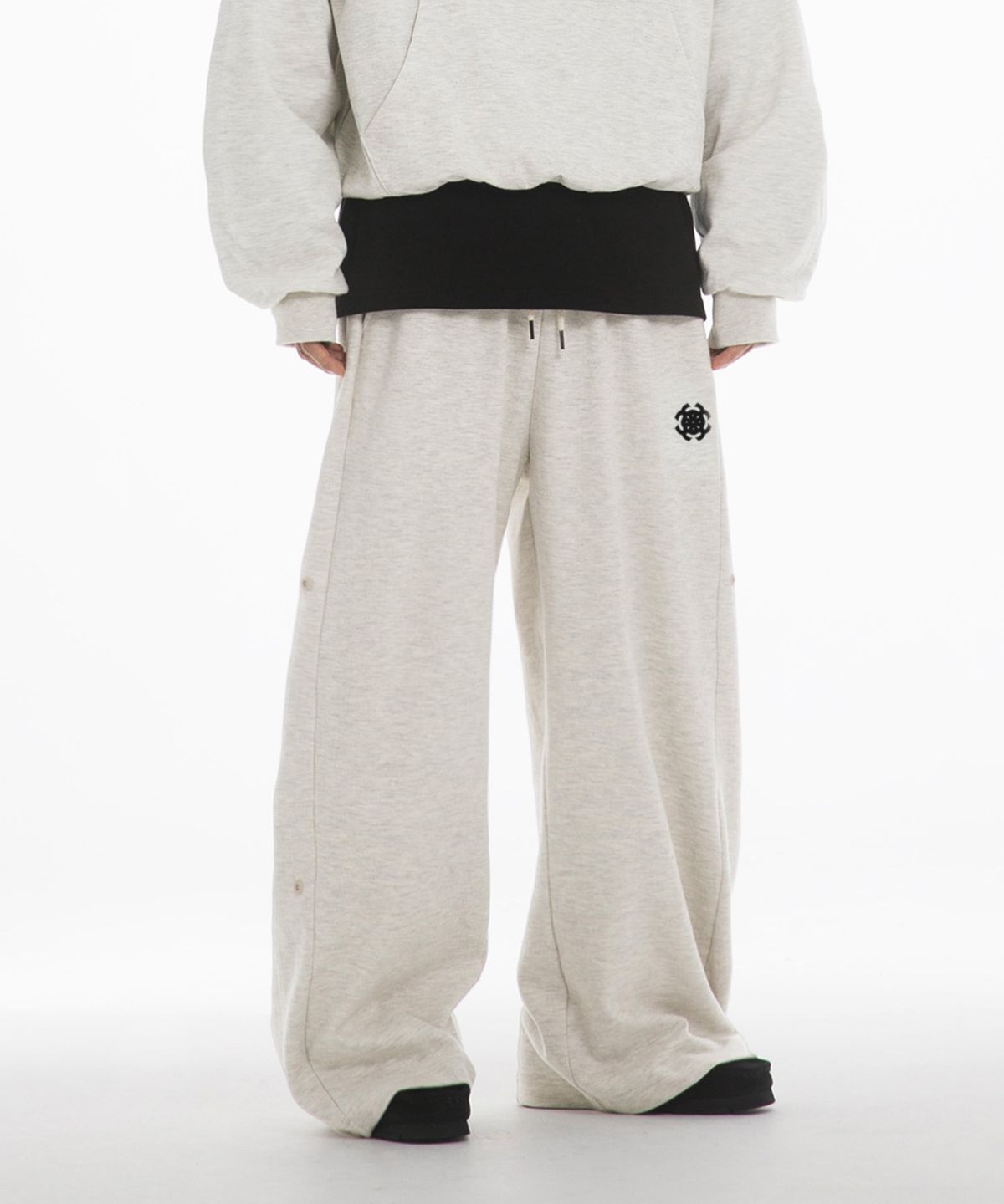 팬쇼(FANSHOW) SYMBOL SNAP WIDE DOUBLE JERSEY PANTS - OATMEAL