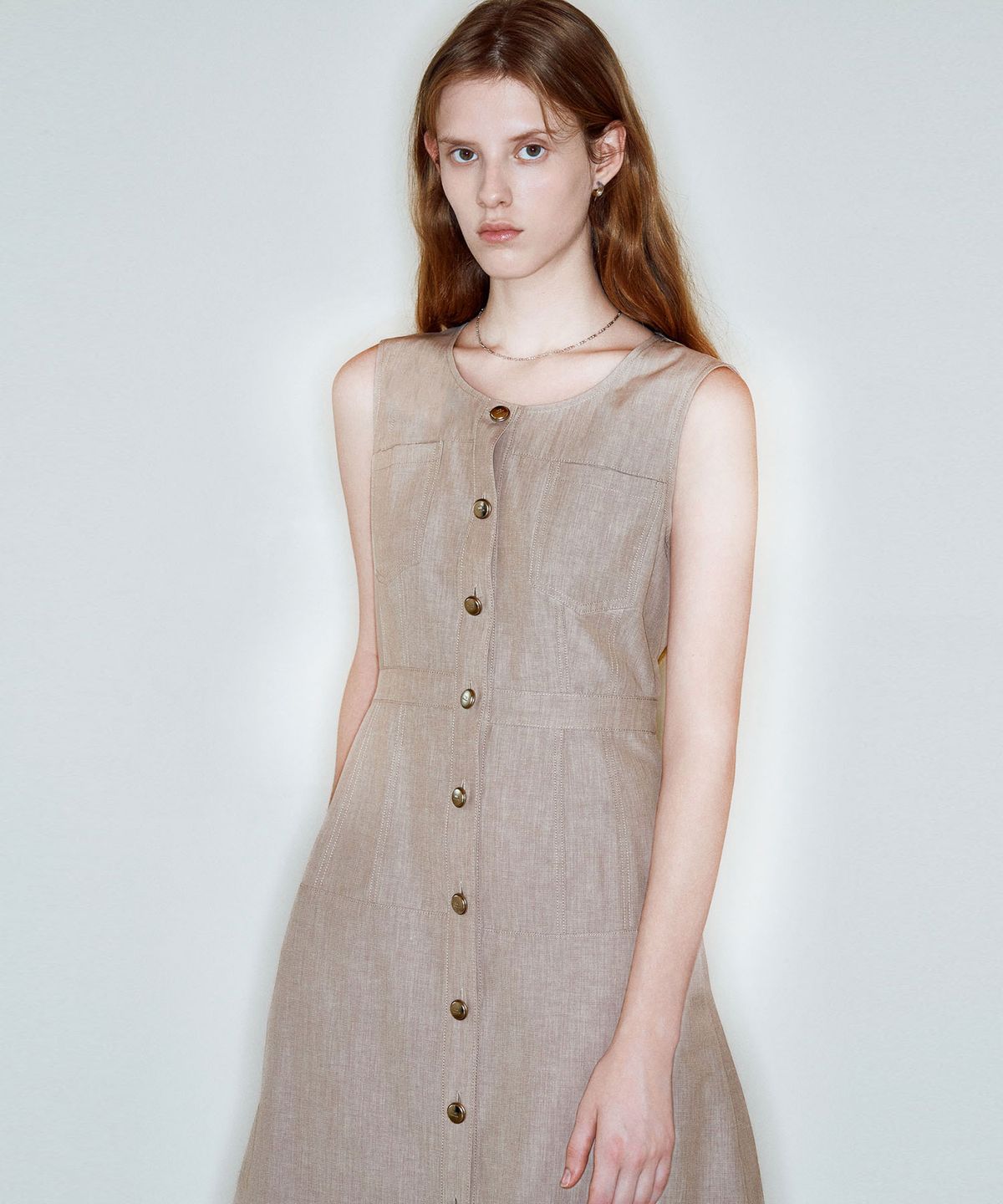 씨커슨(CKUSUN) FITTED ROUND NECK SLEEVELESS DRESS_BEIGE