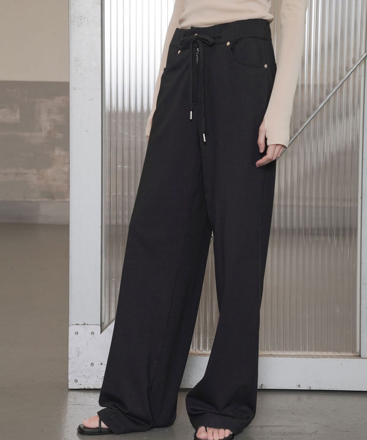 씨커슨(CKUSUN) DRAWSTRING STRETCH WIDE PANTS_BLACK
