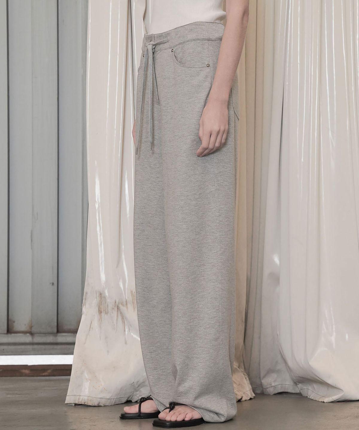 씨커슨(CKUSUN) DRAWSTRING STRETCH WIDE PANTS_GREY