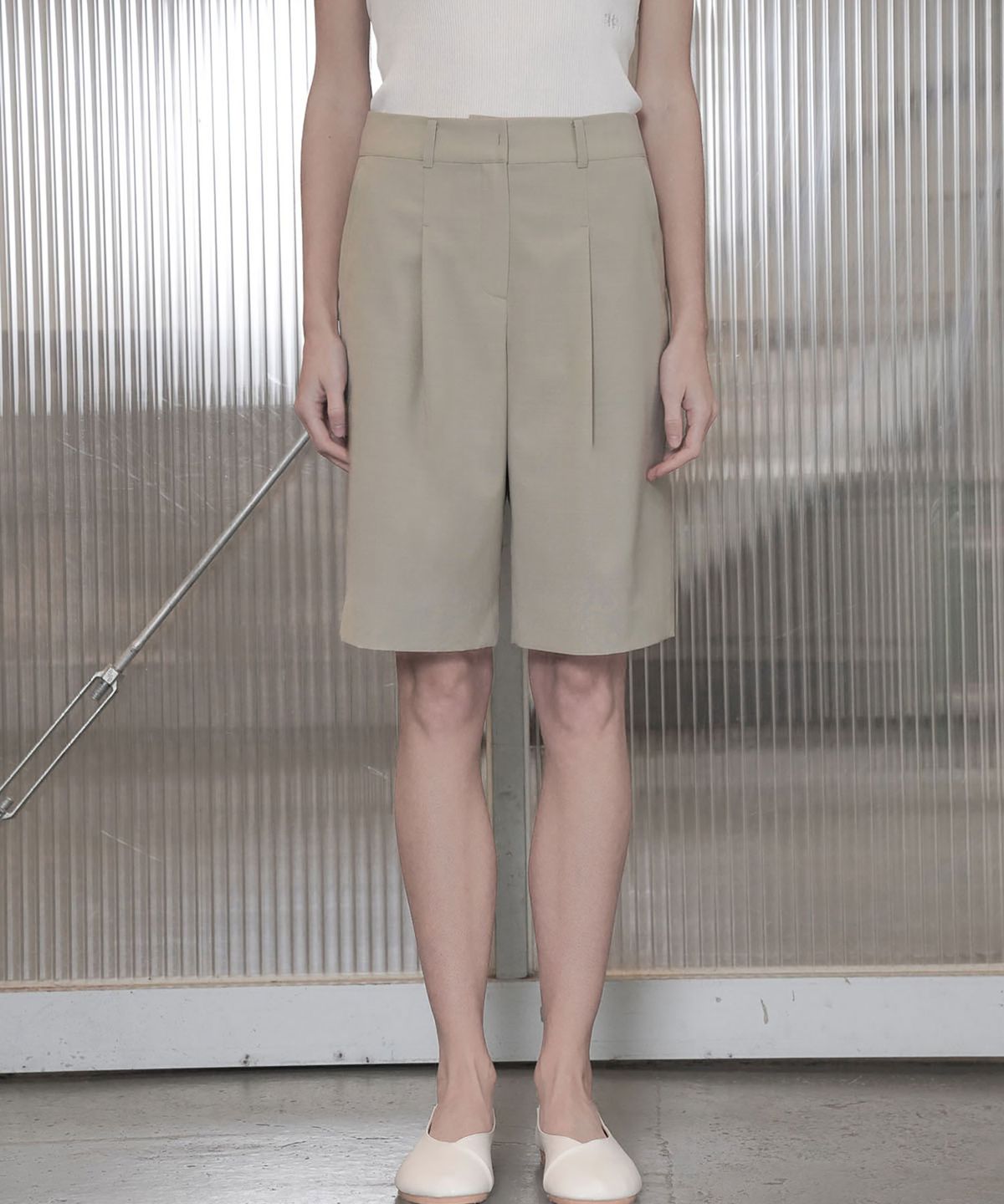 씨커슨(CKUSUN) WOOL BLEND ONE TUCK SHORTS_OLIVE