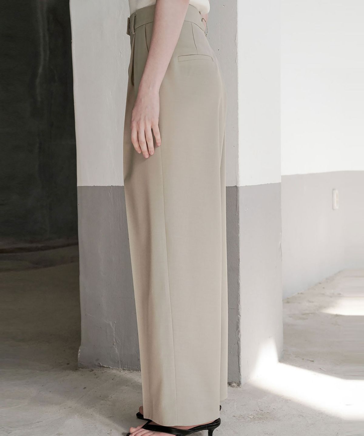 씨커슨(CKUSUN) IRREGULAR BACK DETAIL WIDE PANTS_OLIVE