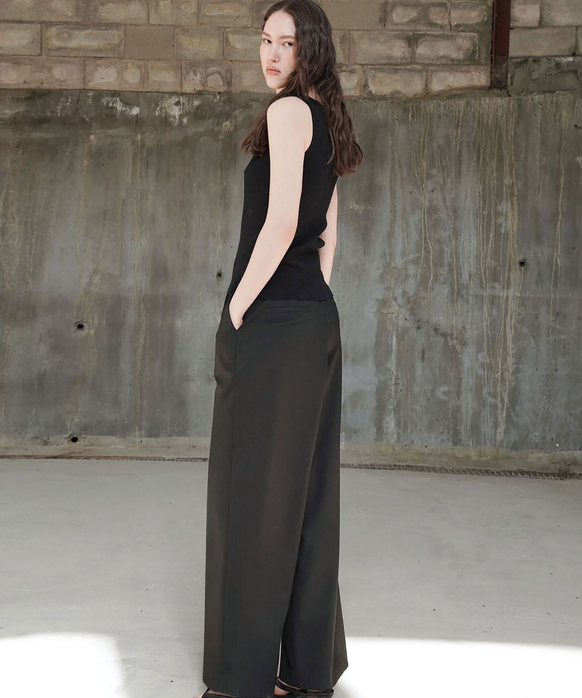 씨커슨(CKUSUN) IRREGULAR BACK DETAIL WIDE PANTS_BLACK