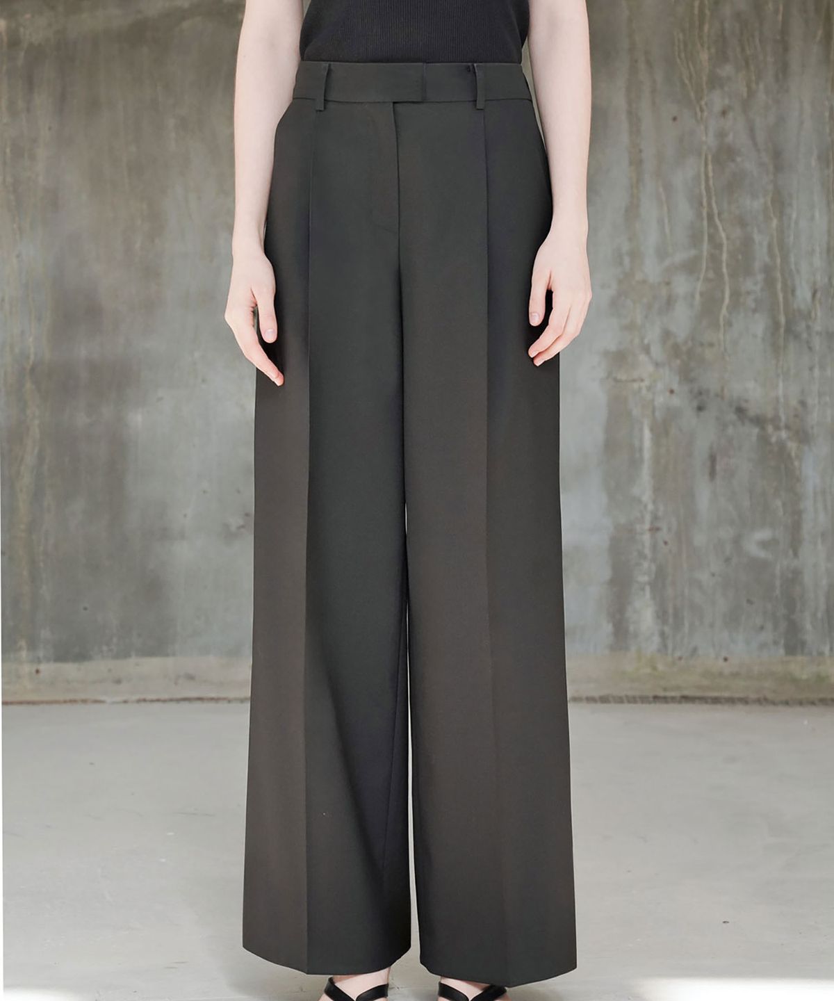 씨커슨(CKUSUN) IRREGULAR BACK DETAIL WIDE PANTS_BLACK
