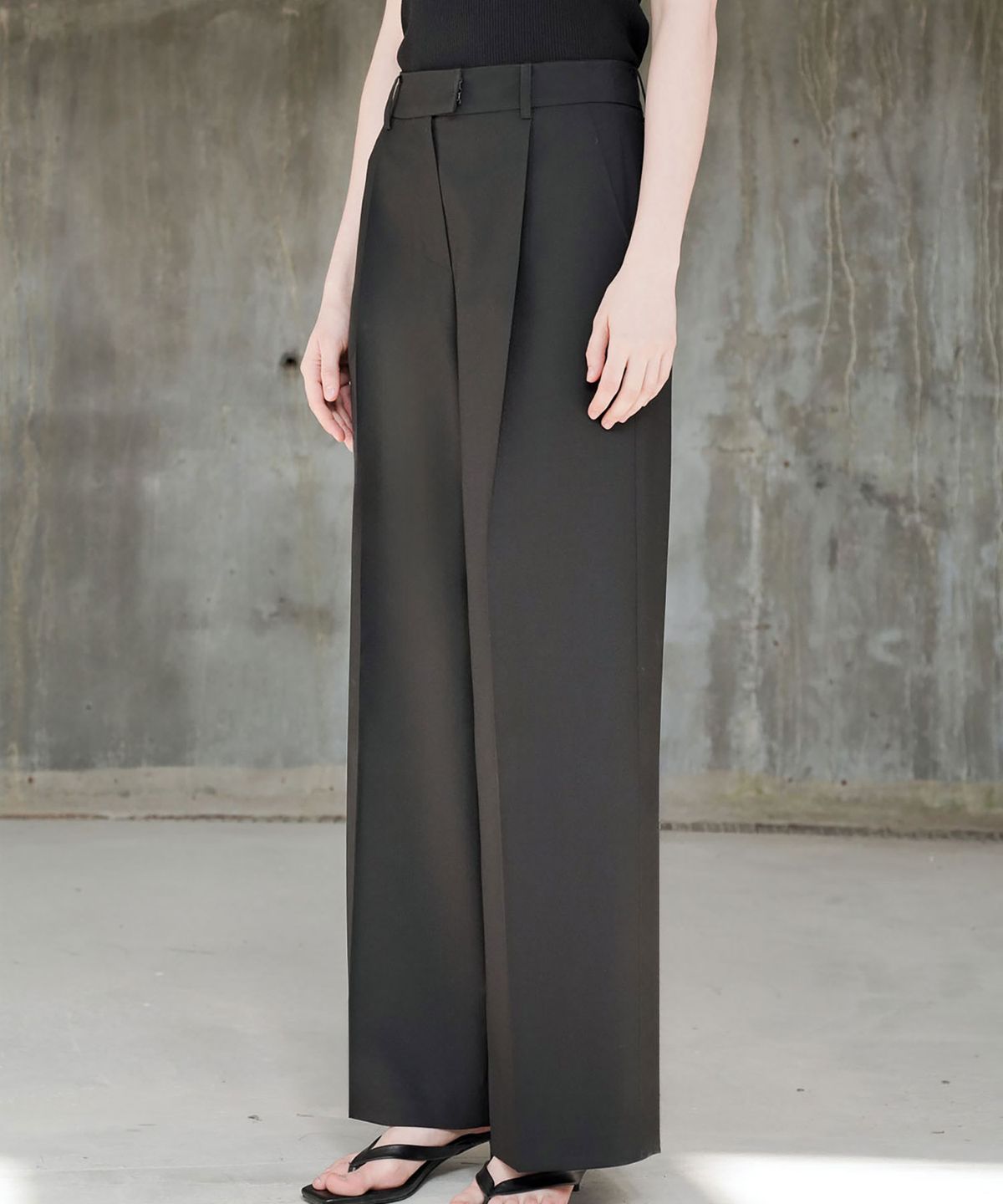 씨커슨(CKUSUN) IRREGULAR BACK DETAIL WIDE PANTS_BLACK