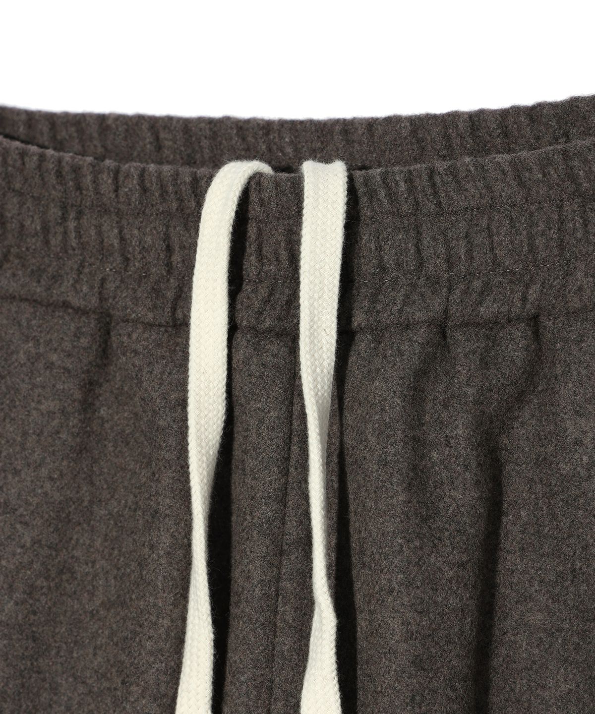 이에이(IEY) EASY BANDING TROUSER Brown