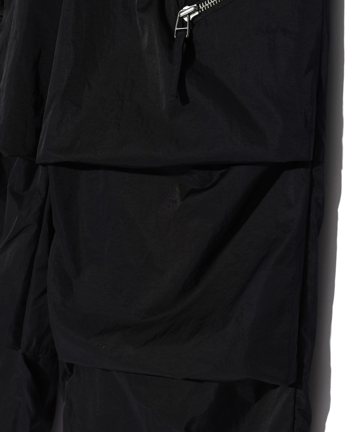 이에이(IEY) WAVE NYLON EASY PANTS Black