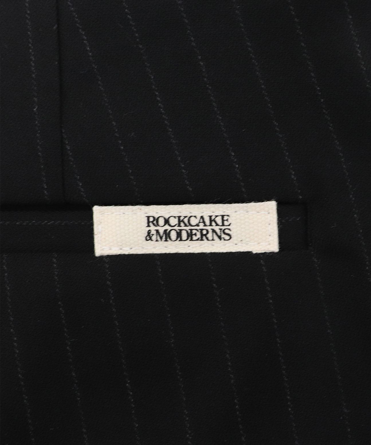 MUSINSA公式 | ROCKCAKE Harper Stripe One Tuck Slacks - Black