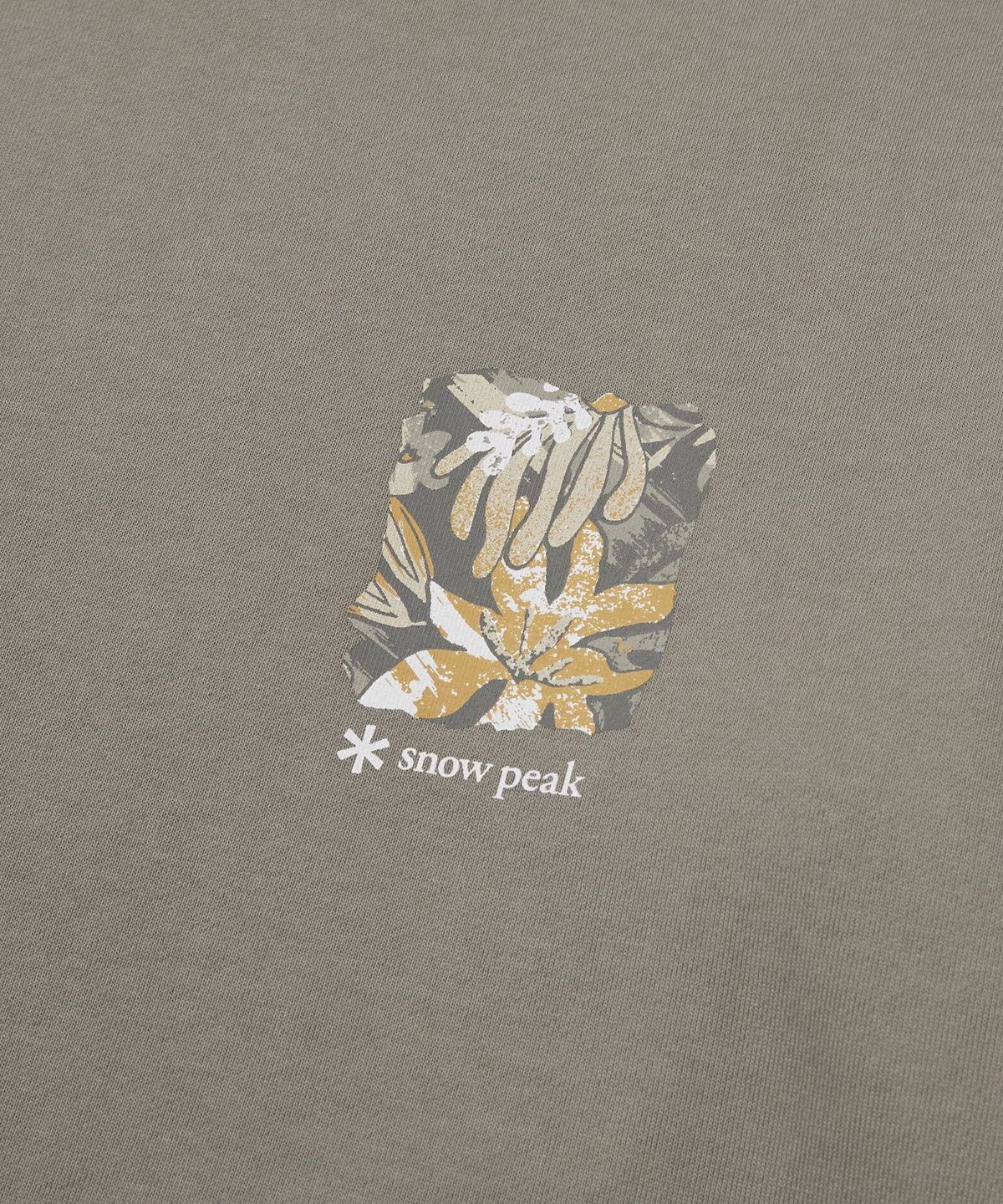 스노우피크 어패럴(SNOWPEAK APPAREL) 트로피컬 그래픽 맨투맨 (S24FUFHT64) Khaki Gray