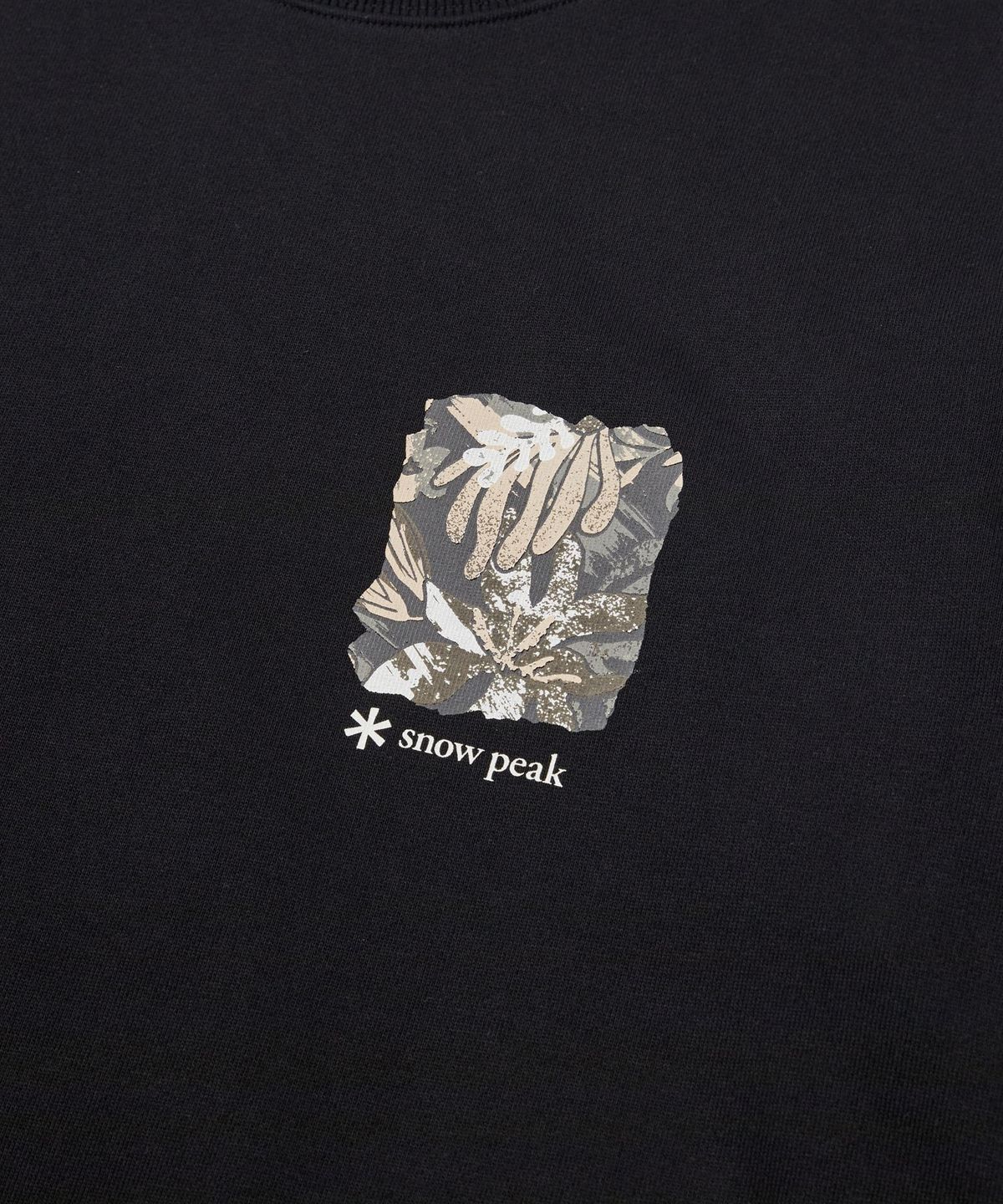 스노우피크 어패럴(SNOWPEAK APPAREL) 트로피컬 그래픽 맨투맨 (S24FUFHT64) Black