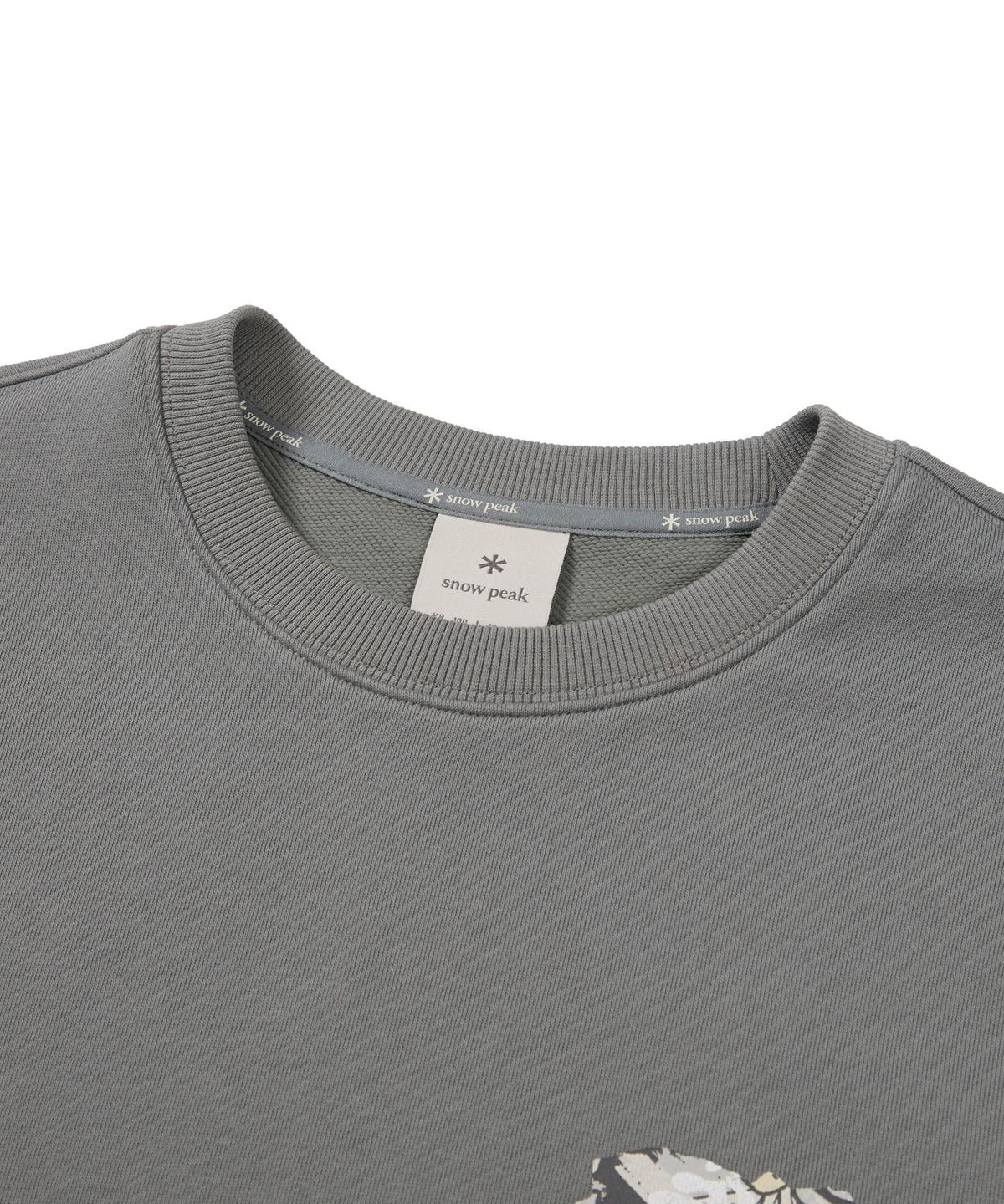 스노우피크 어패럴(SNOWPEAK APPAREL) 트로피컬 그래픽 맨투맨 (S24FUFHT64) Dark Gray