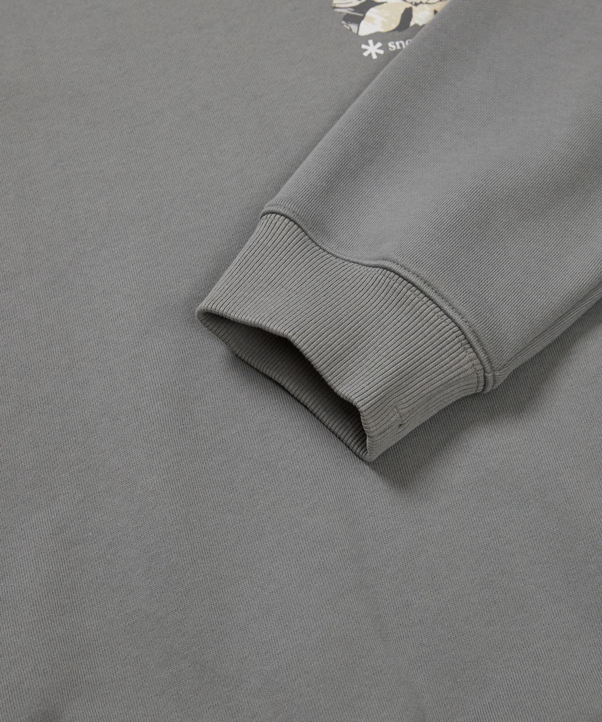 스노우피크 어패럴(SNOWPEAK APPAREL) 트로피컬 그래픽 맨투맨 (S24FUFHT64) Dark Gray