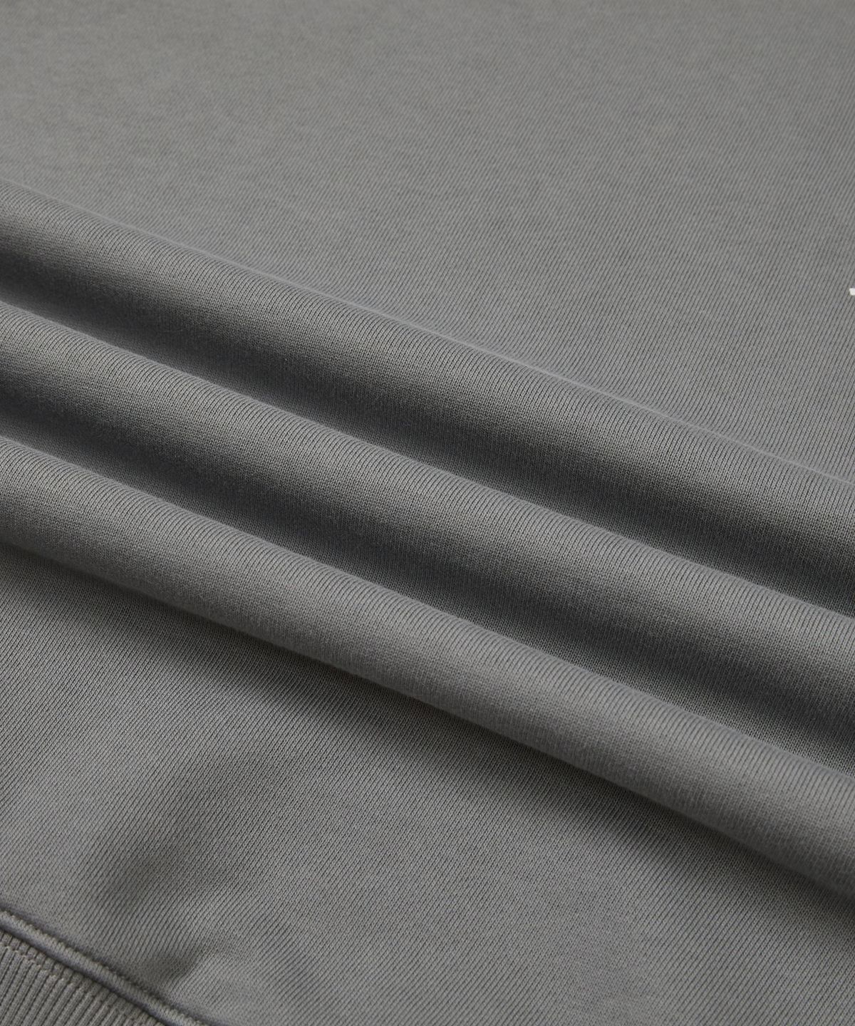 스노우피크 어패럴(SNOWPEAK APPAREL) 트로피컬 그래픽 맨투맨 (S24FUFHT64) Dark Gray