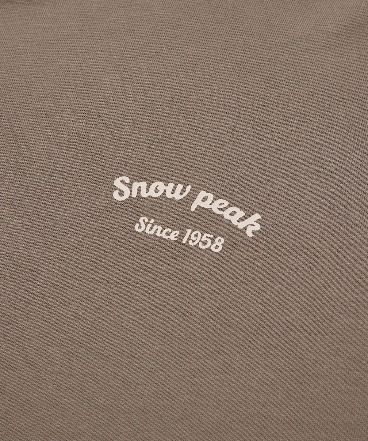 스노우피크 어패럴(SNOWPEAK APPAREL) 여성 레터링 세미 크롭 후드 티셔츠 (S24FWFHD63) Cocoa