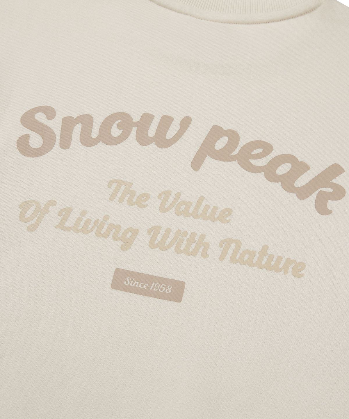 스노우피크 어패럴(SNOWPEAK APPAREL) 여성 레터링 세미 크롭 맨투맨 (S24FWFHT63) Cream