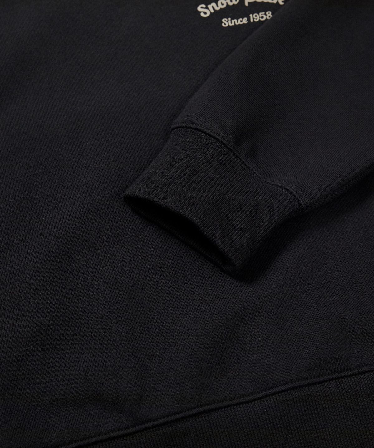 스노우피크 어패럴(SNOWPEAK APPAREL) 여성 레터링 세미 크롭 맨투맨 (S24FWFHT63) Black
