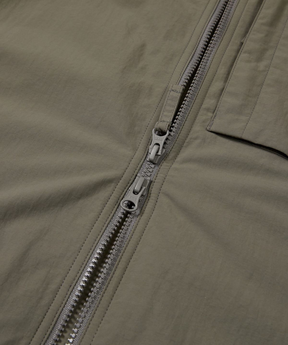 스노우피크 어패럴(SNOWPEAK APPAREL) 캠플 포켓 바람막이 (S24FMCWB12) Dark Khaki