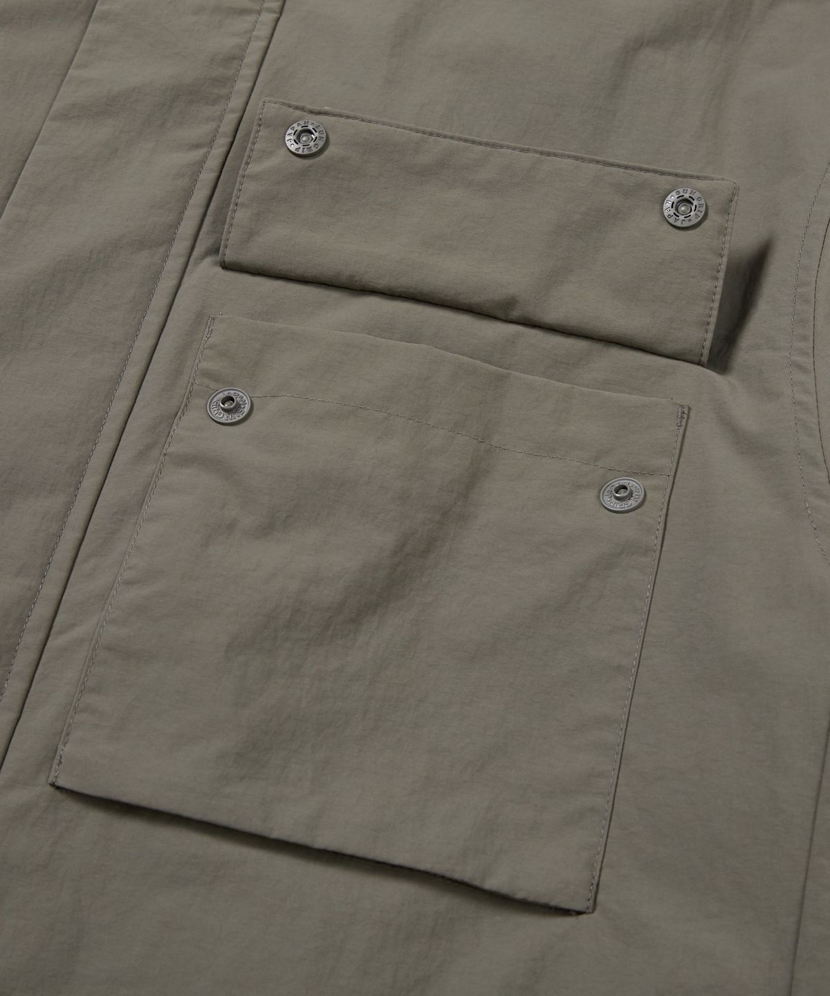 스노우피크 어패럴(SNOWPEAK APPAREL) 캠플 스탠드넥 바람막이 (S24FMCWB14) Dark Khaki