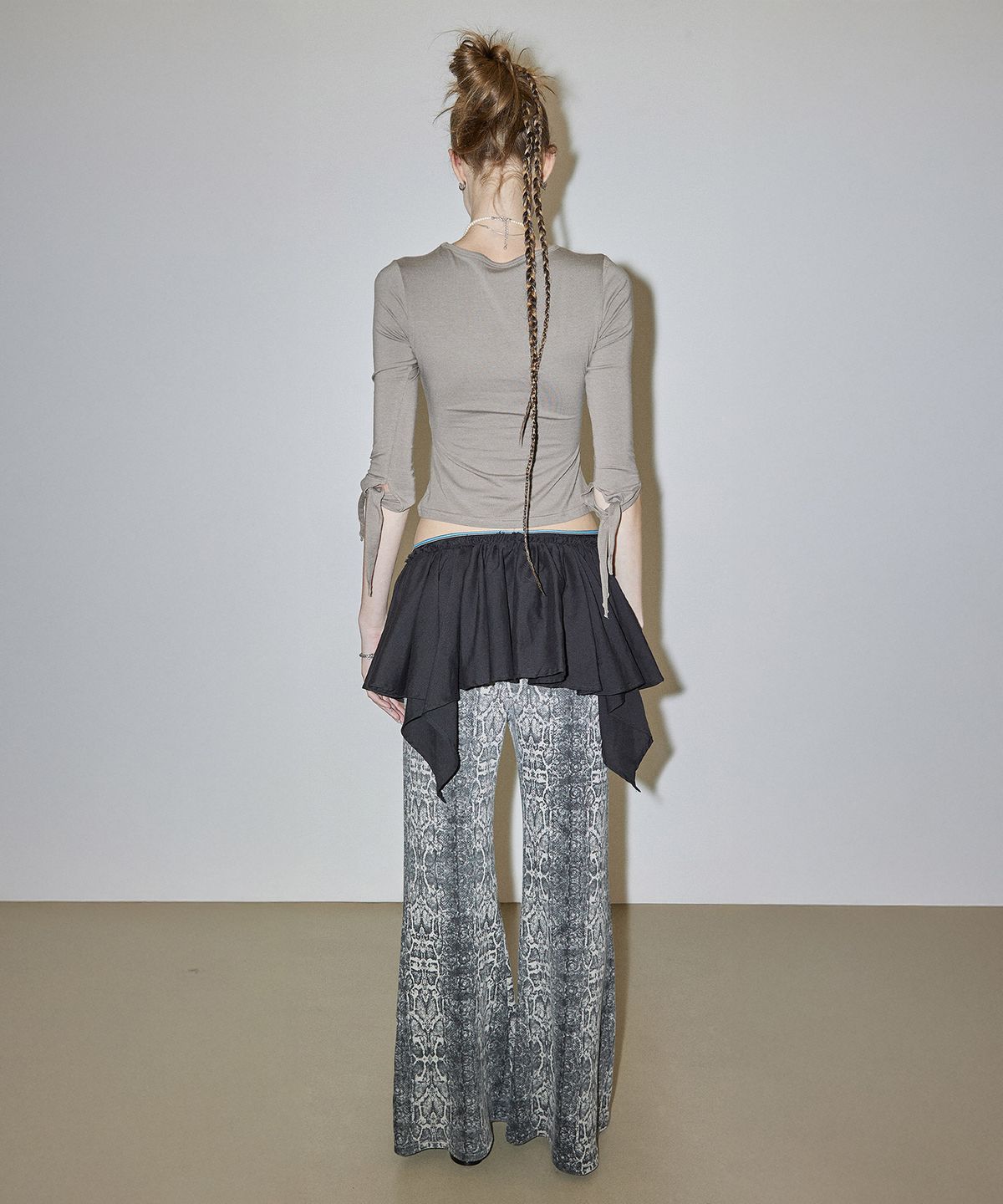 스컬프터(SCULPTOR) Tie Sleeve Tee Taupe