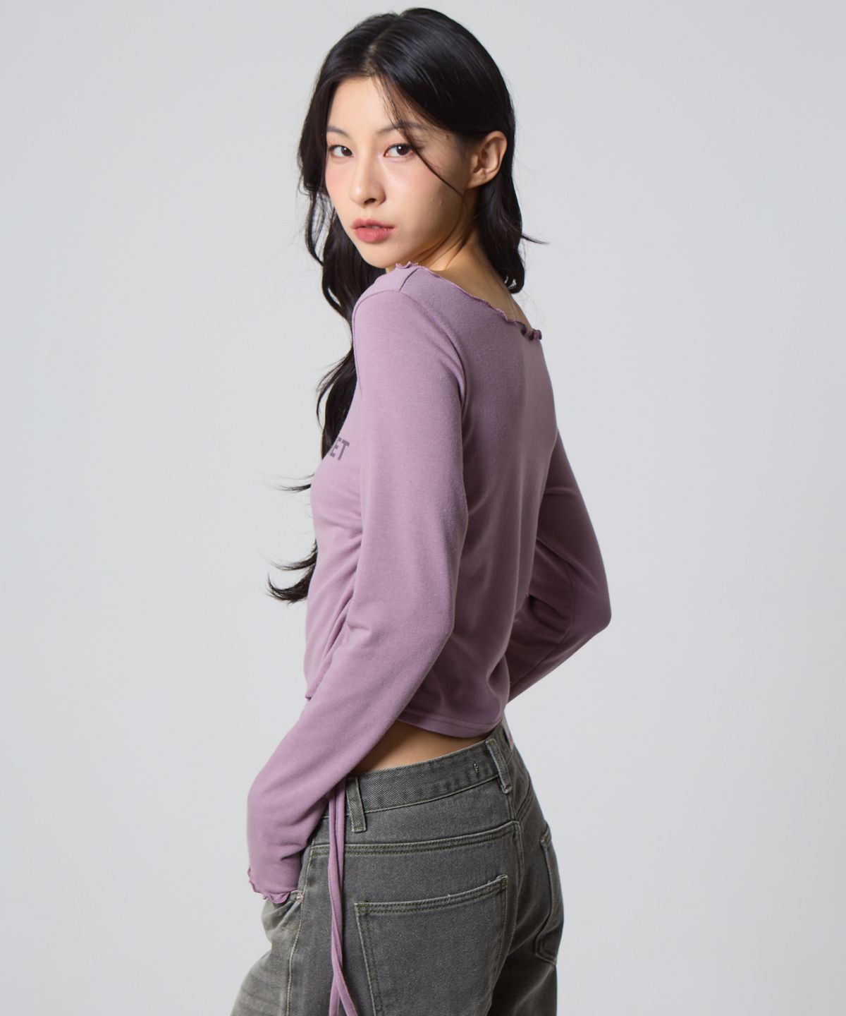 언노운 플라넷(UNKNOWN PLANET) 인터록 셔링 네크 탑 인디퍼플