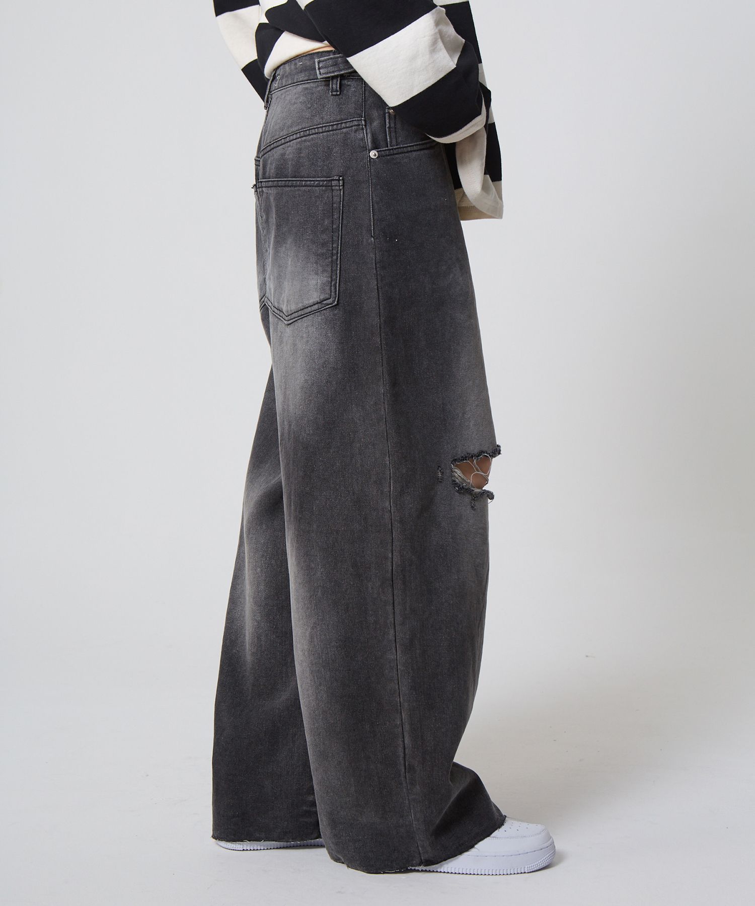 7 For All Mankind Pleated Denim Wide-Leg Jeans | Saks Fifth