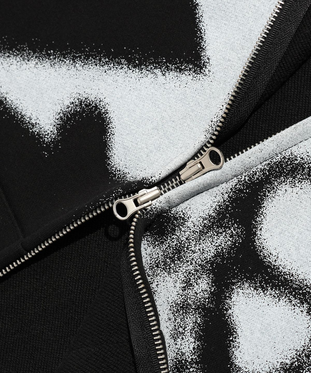 나이스고스트클럽(NICEGHOSTCLUB) SPRAY SKULL 3STAR HOODIE ZIP UP_BLACK(NG2EFUM485A)