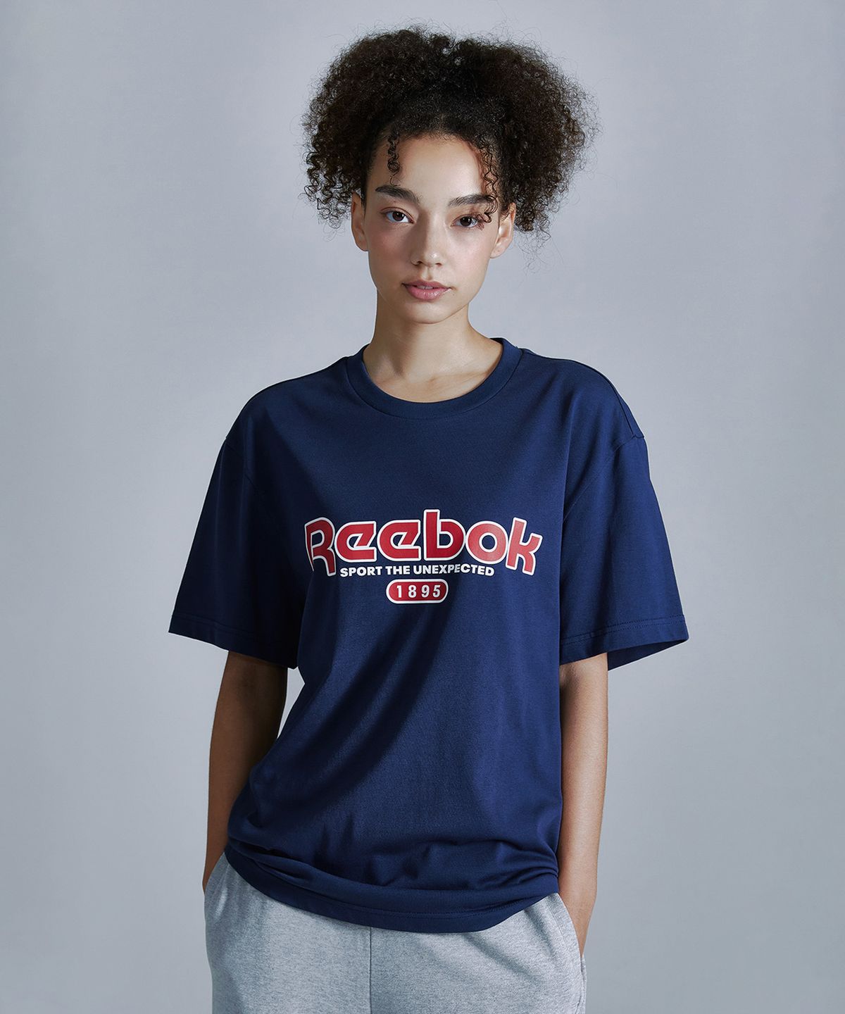 리복(REEBOK) 베이직 그래픽 티셔츠 - 네이비