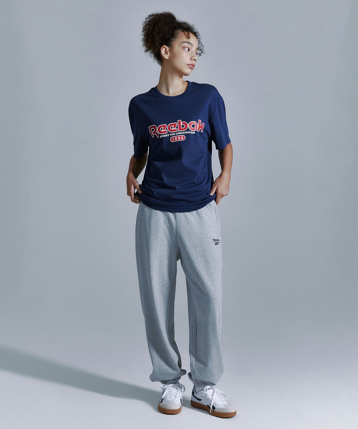 리복(REEBOK) 베이직 그래픽 티셔츠 - 네이비
