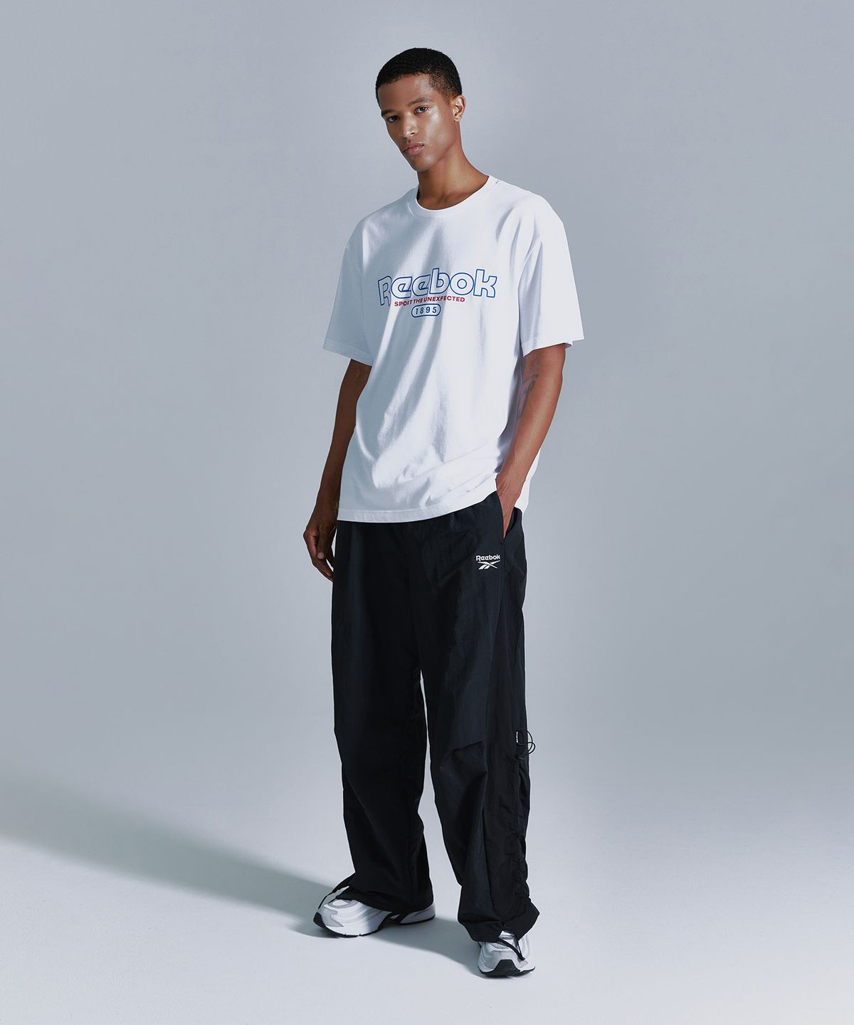 리복(REEBOK) 베이직 그래픽 티셔츠 - 화이트