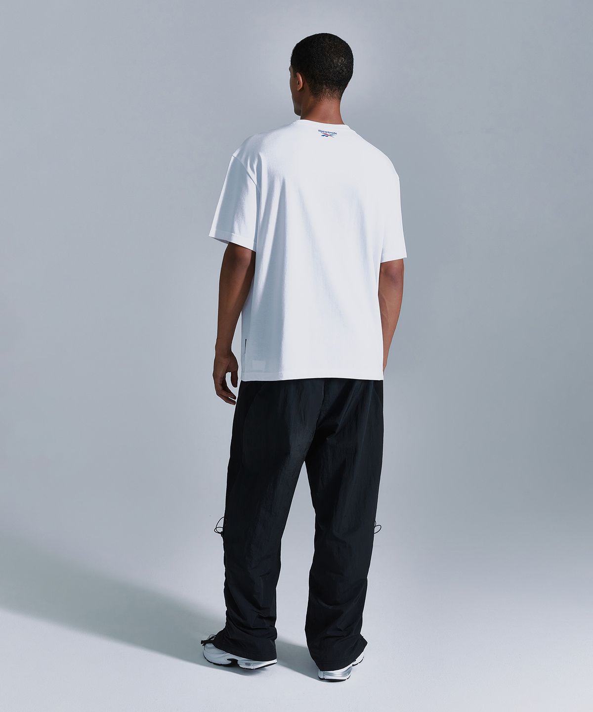 리복(REEBOK) 베이직 그래픽 티셔츠 - 화이트