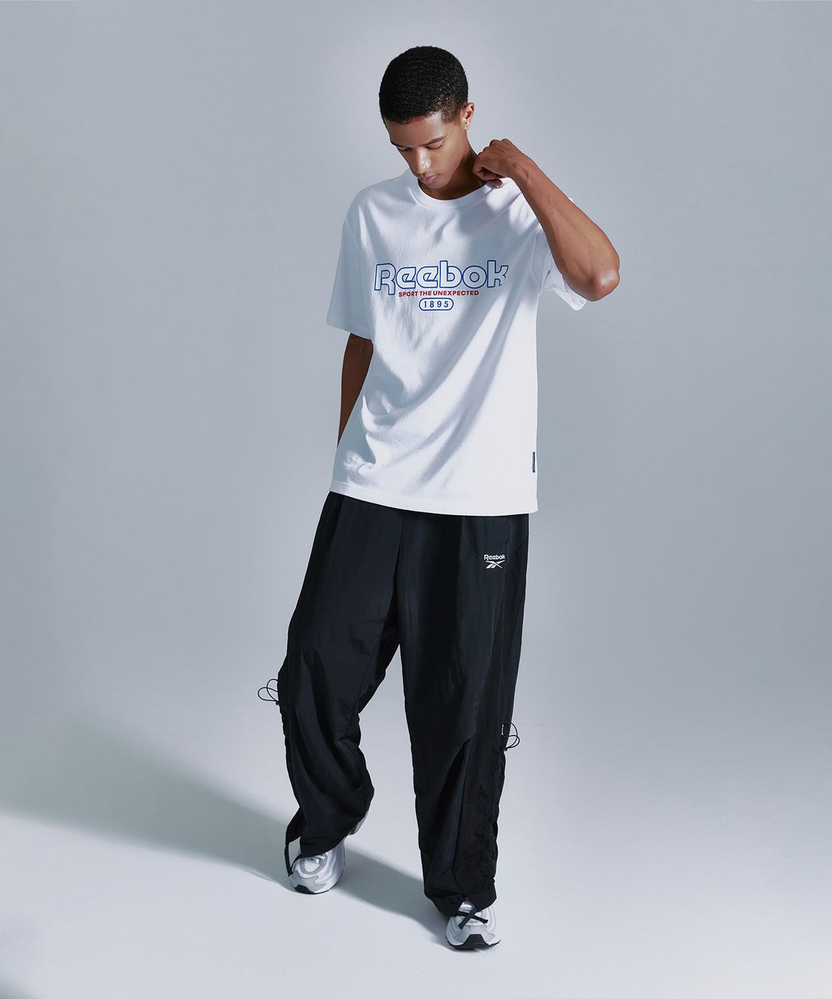 리복(REEBOK) 베이직 그래픽 티셔츠 - 화이트
