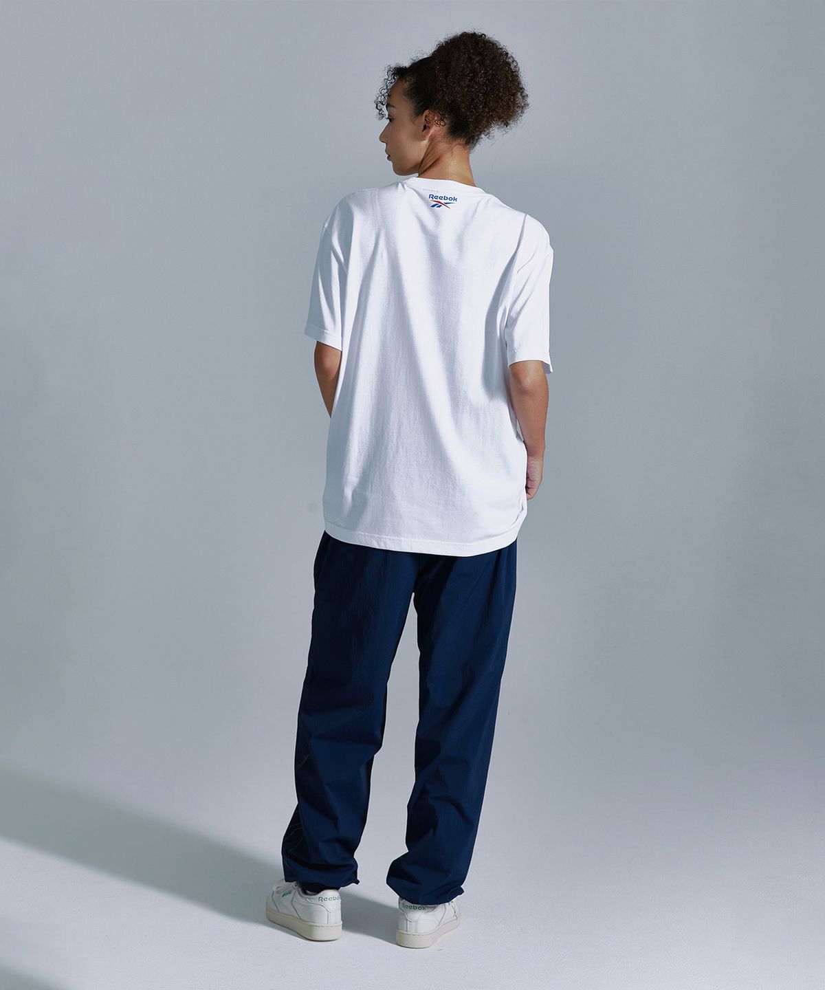 리복(REEBOK) 베이직 그래픽 티셔츠 - 화이트