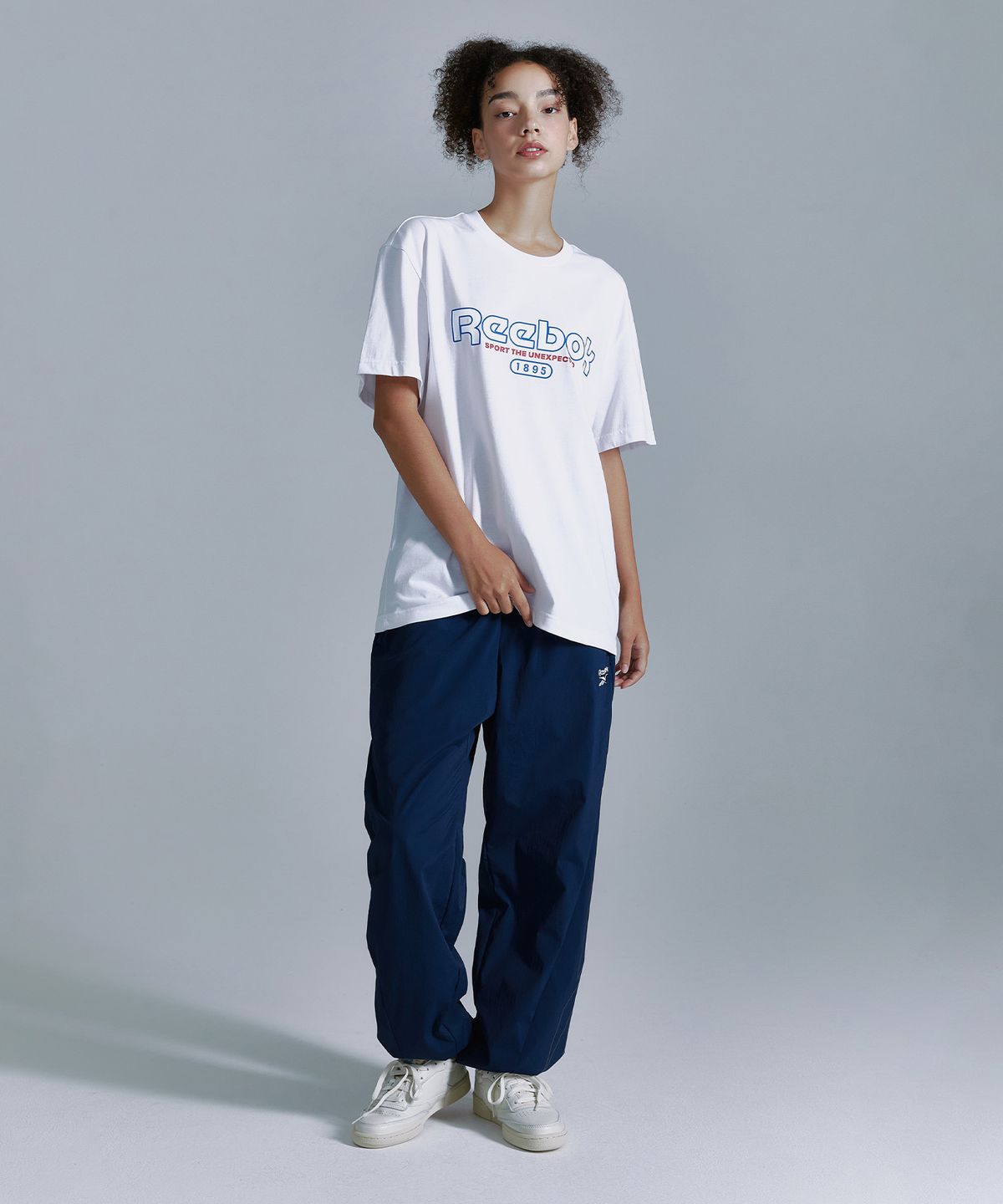 리복(REEBOK) 베이직 그래픽 티셔츠 - 화이트
