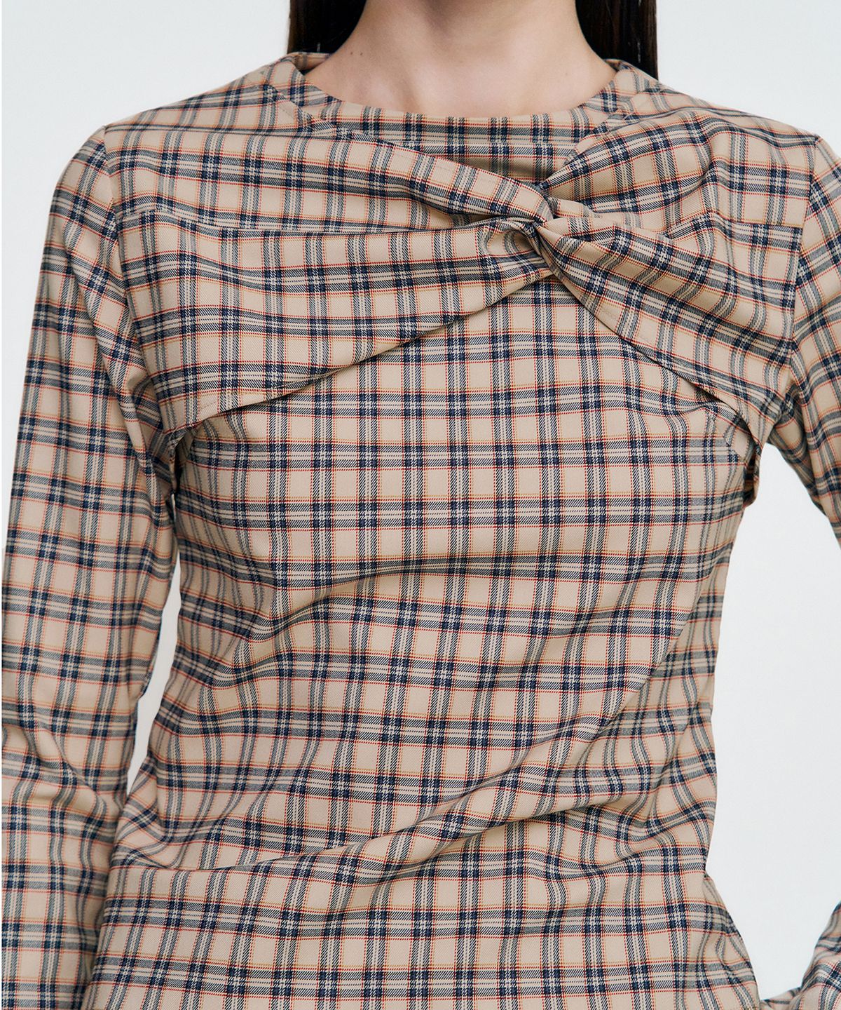 킴지수(KIMZISU) Twisted Check High-neck Top _ BEIGE
