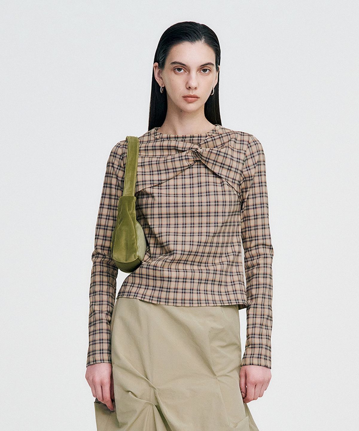 킴지수(KIMZISU) Twisted Check High-neck Top _ BEIGE